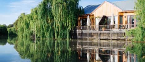 Soundproofing, iron/ironing board, bed sheets