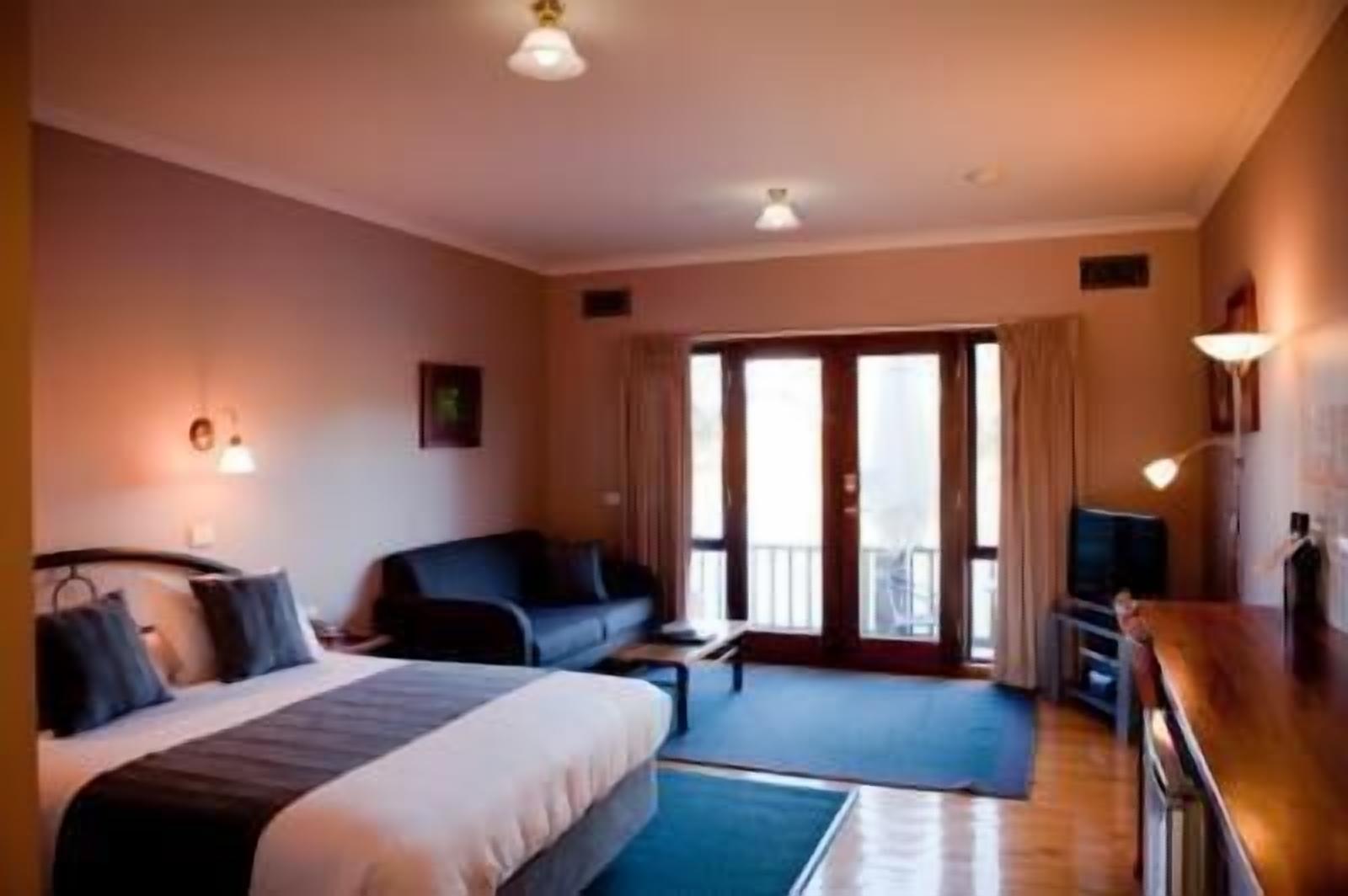 soundproofing, iron/ironing board, bed sheets