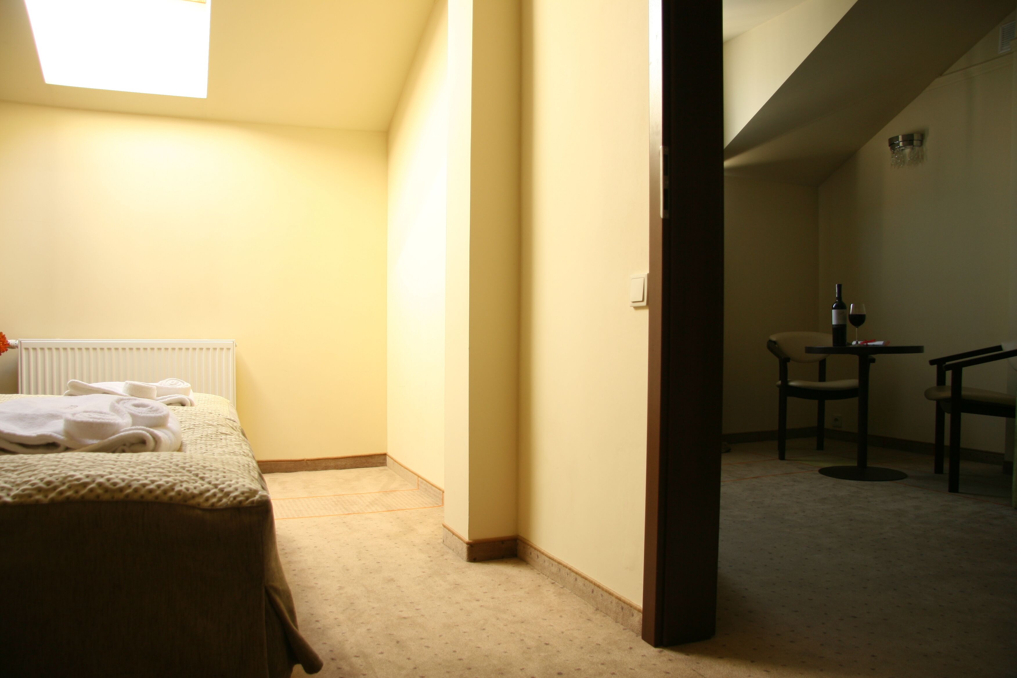 studio | in-room safe, desk, blackout curtains, iron/ironing board