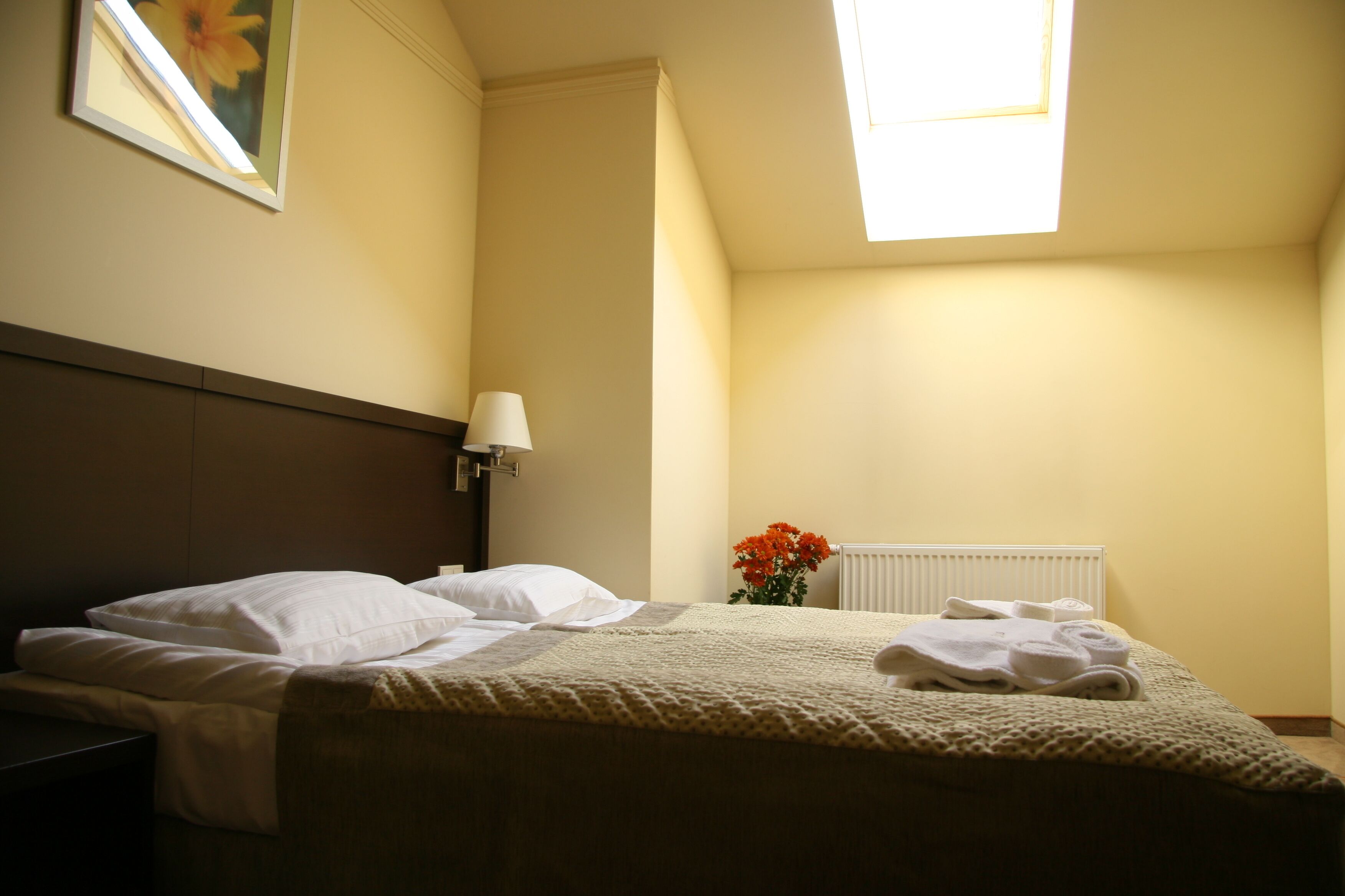 studio | in-room safe, desk, blackout curtains, iron/ironing board