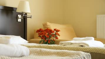 Caja de seguridad en la habitación, escritorio y cortinas blackout