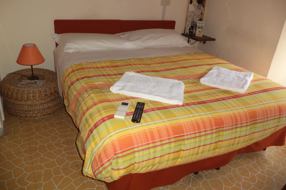 1 bedroom, pillow-top beds, desk, iron/ironing board