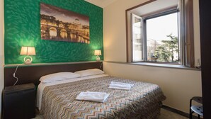 Habitación económica con 1 cama matrimonial o 2 individuales, 1 cama matrimonial, vista al jardín | Vista desde la habitación