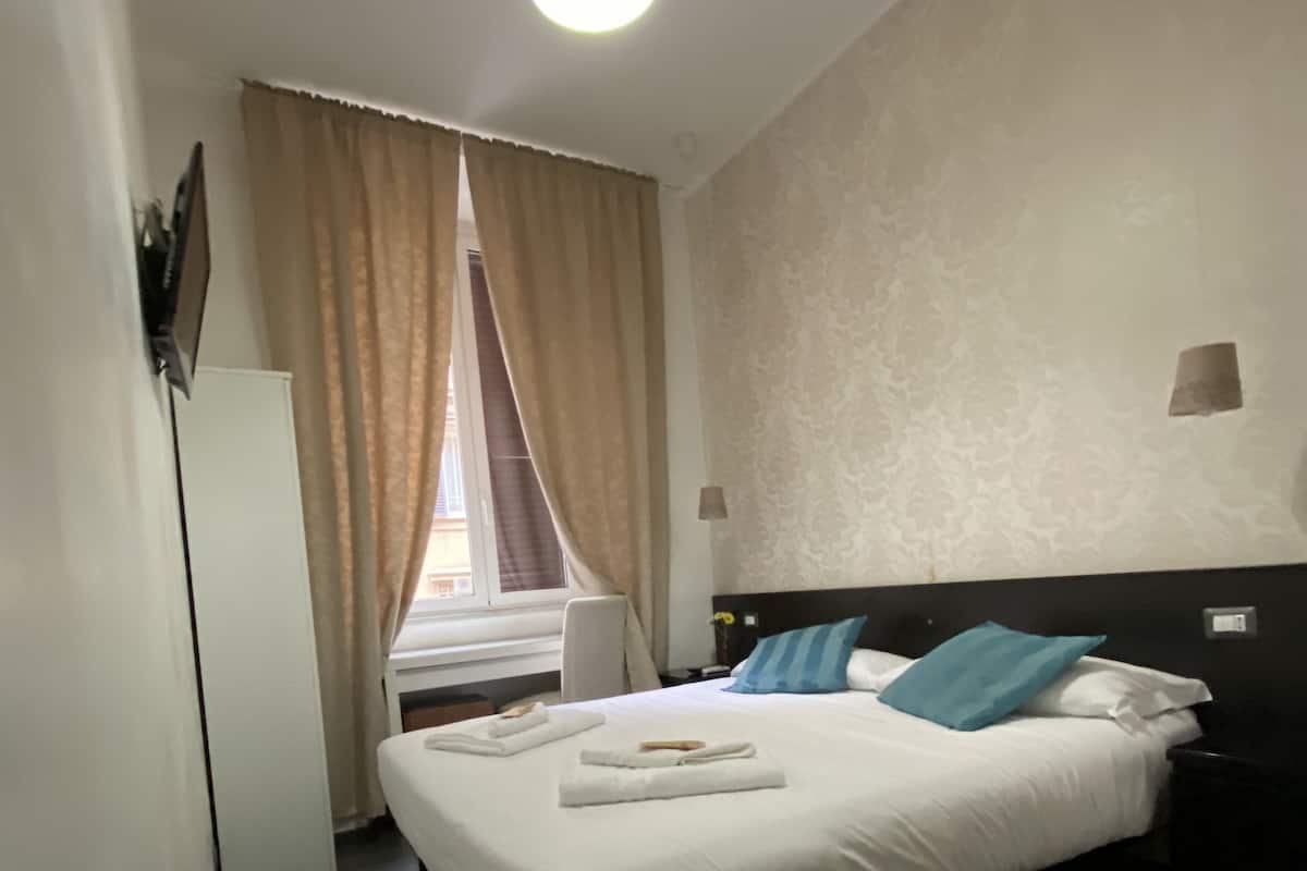 Double Room | Down comforters, minibar, in-room safe, desk