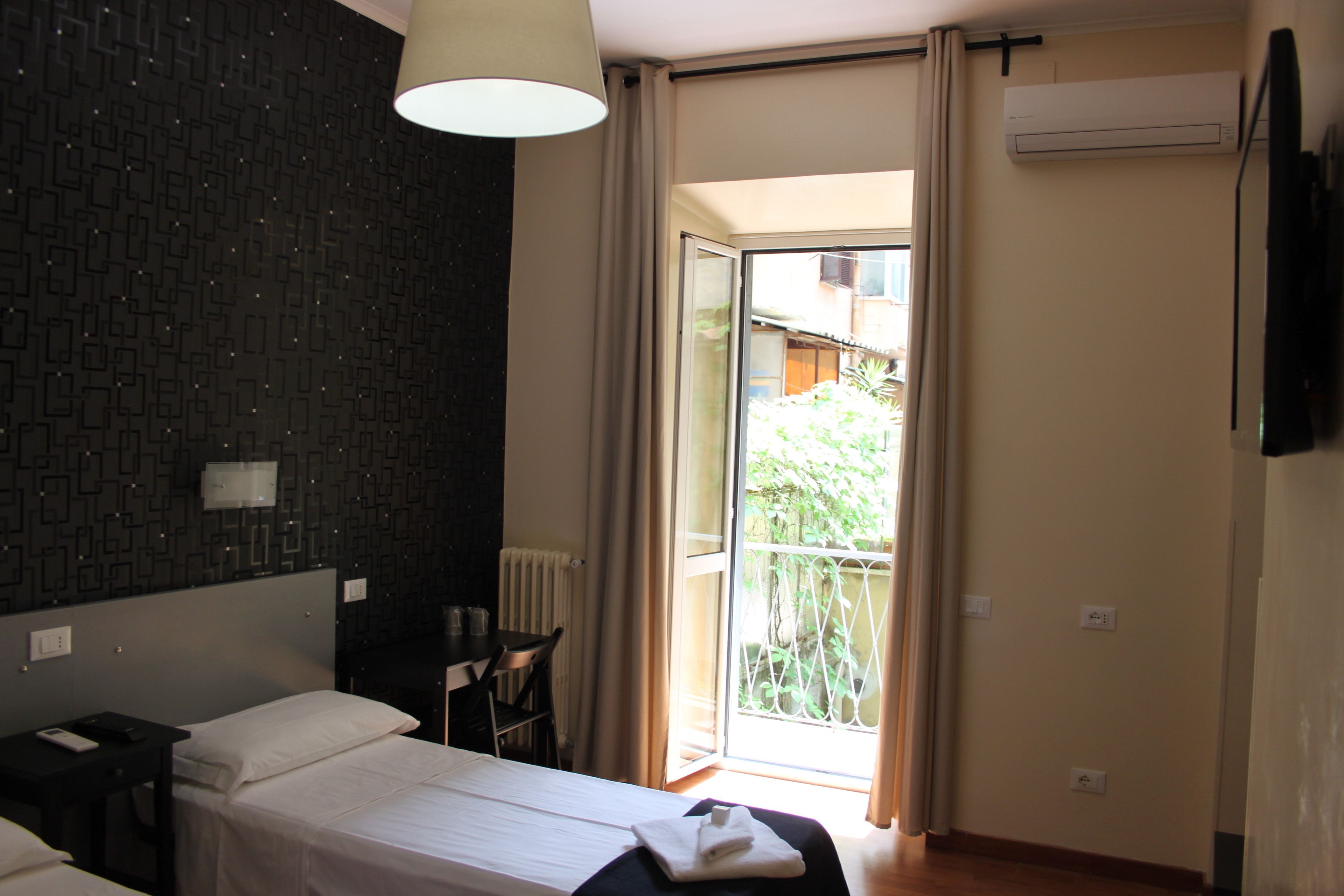 Photo - The Place in Rome