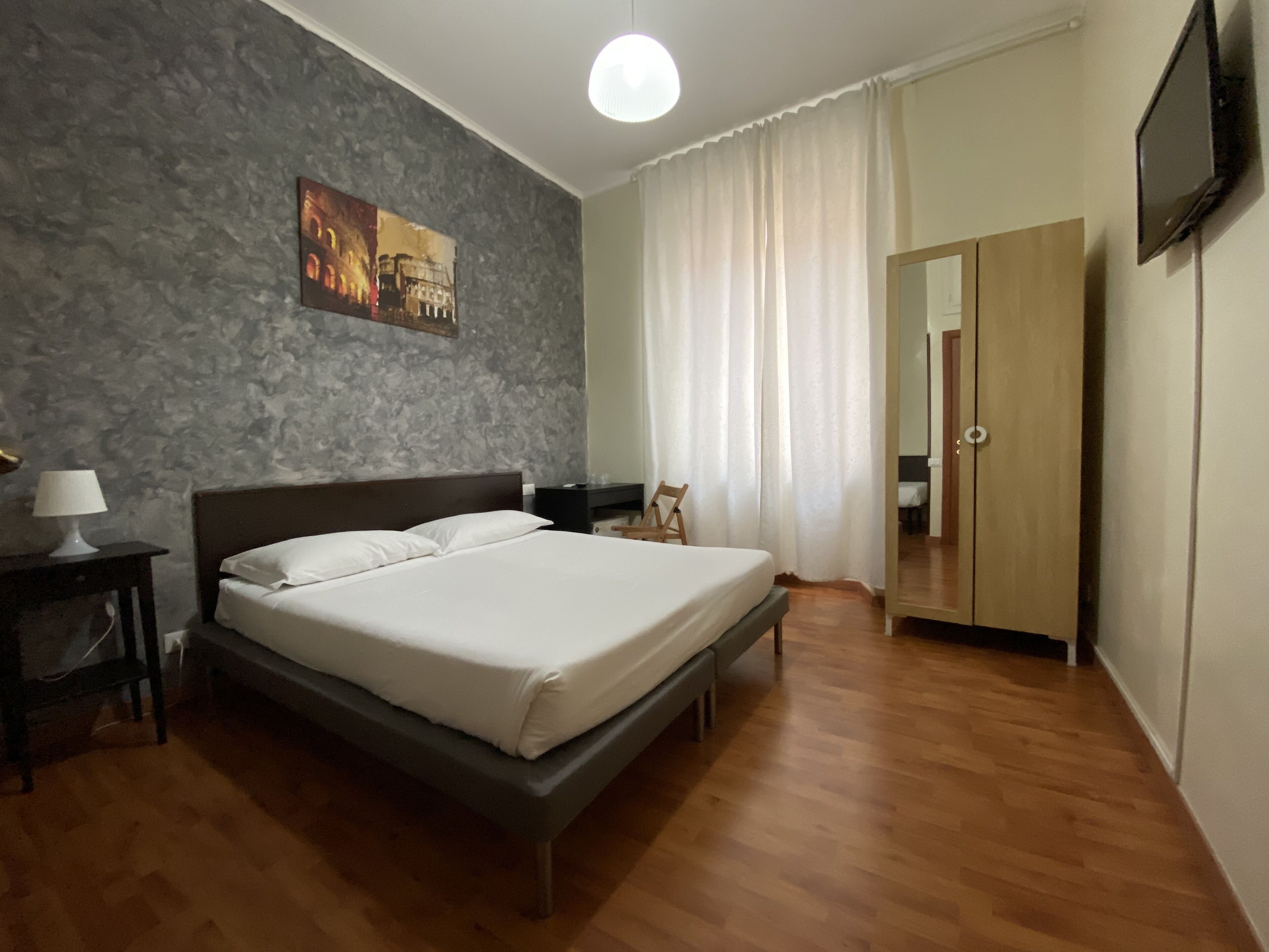 Daunenbettdecken, Minibar, Zimmersafe, Schreibtisch