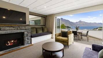 45-cm flat-screen TV with cable channels, TV, fireplace