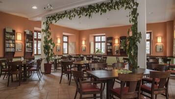 Lunch and dinner served, alfresco dining