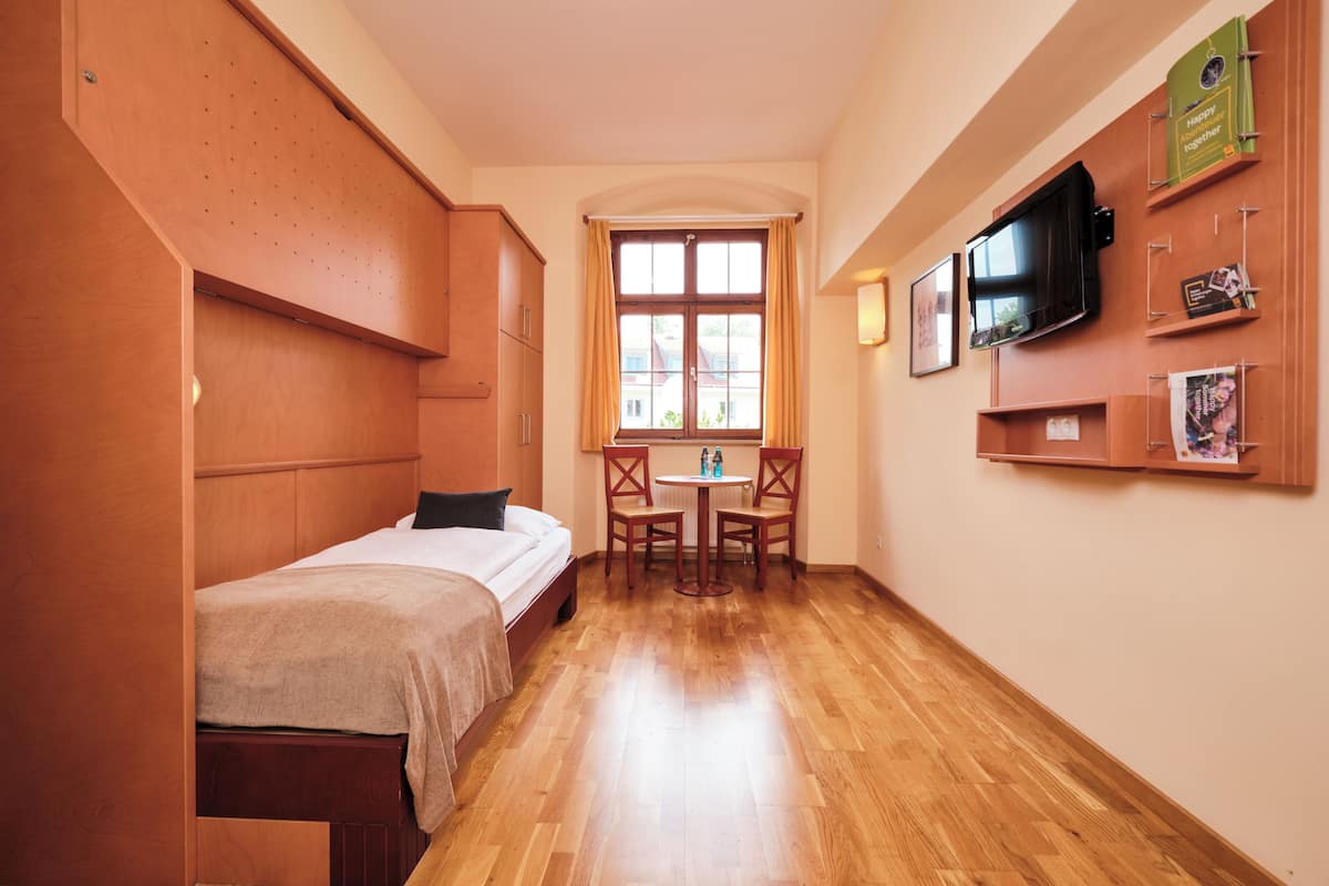 Kamar Single Standar, kamar mandi pribadi | Seprai antialergi, brankas, meja kerja, dan Wi-Fi gratis