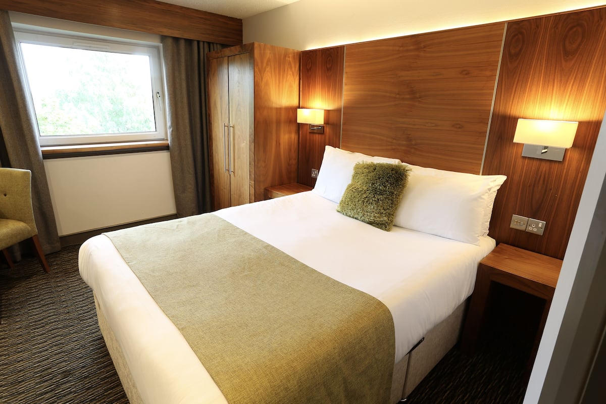 1 bedroom, desk, laptop workspace, blackout curtains