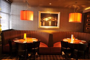 Breakfast, lunch and dinner served - Mondo Hotel (Coatbridge)