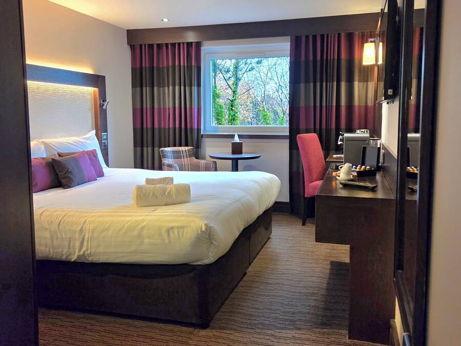 Club Super King | Desk, laptop workspace, blackout curtains, iron/ironing board