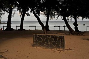 Unclassified image, 2 of 18, button - Flowers of Paradise (Grand-Baie)