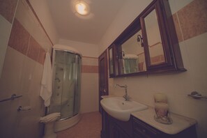 Doppia Comfort, bagno privato | Bagno | Vasca e doccia separate, set di cortesia gratuito, asciugacapelli, bidet