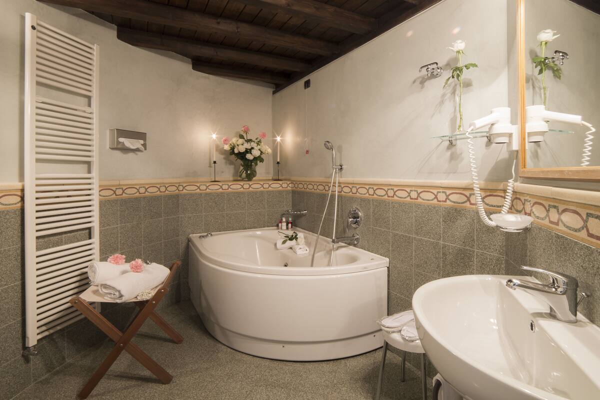 duplex (suite) | bathroom | free toiletries, hair dryer, bathrobes, bidet