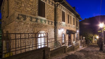 Fassade der Unterkunft â Abend/Nacht