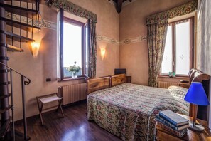 Double Room, Lake View | Minibar, in-room safe, individually decorated, blackout drapes - Hotel Al Borducan (Varese)