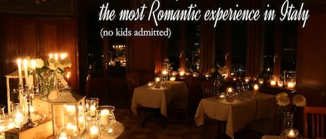 Frokost og lunsj serveres, internasjonale retter, utsikt mot hagen