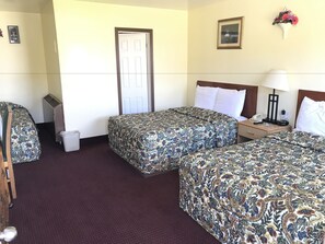Triple Room | Free WiFi, bed sheets