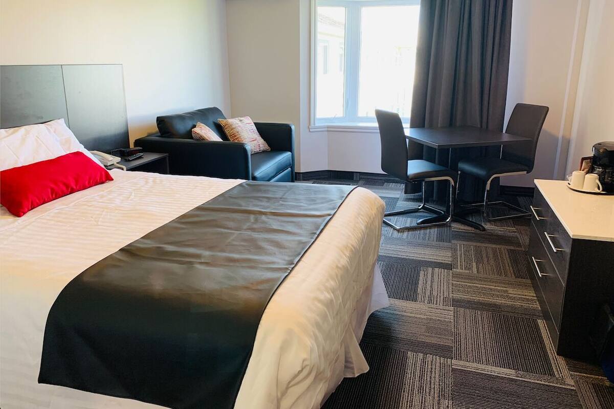 Standard Room, 1 Queen Bed, Refrigerator