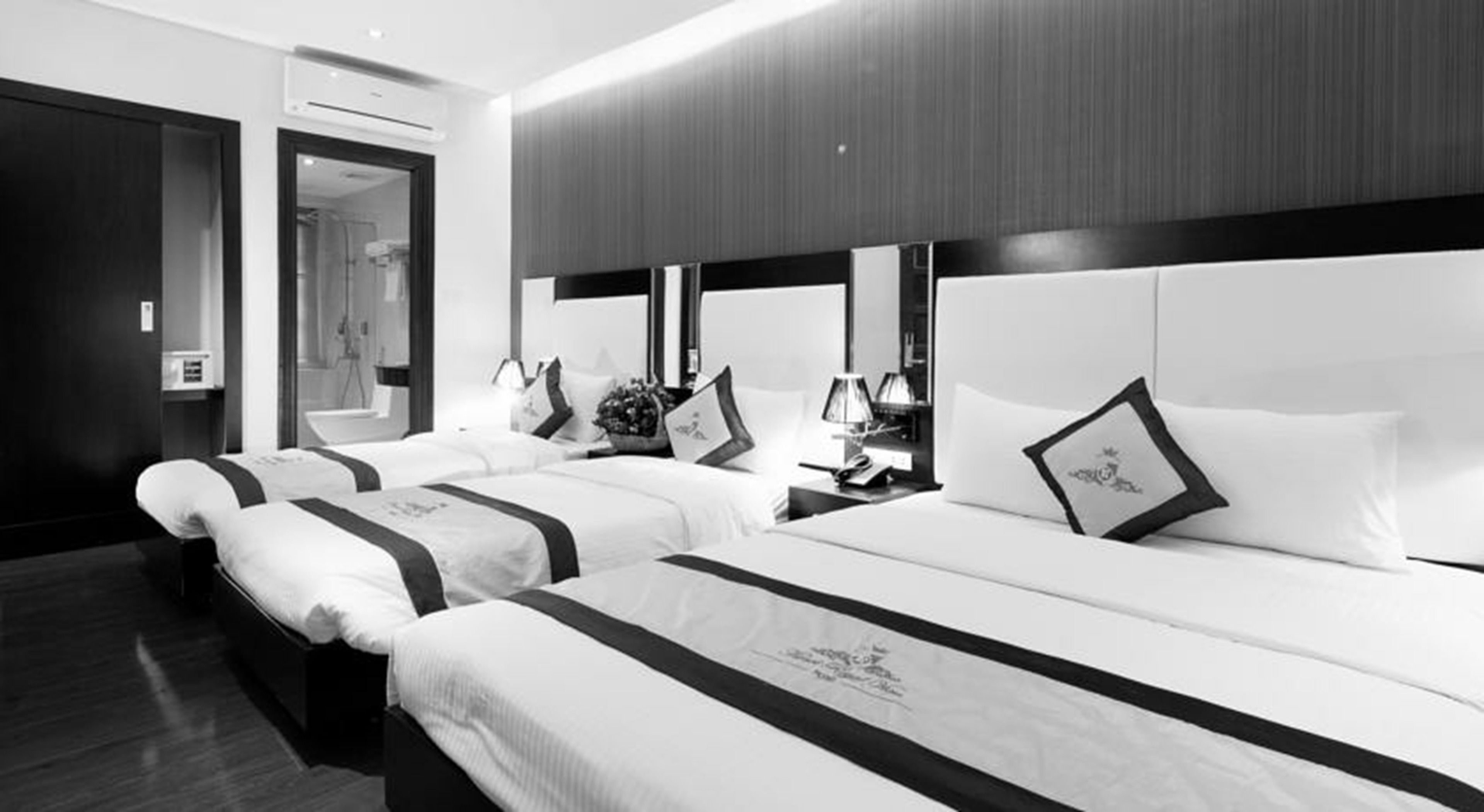 Family Room | Minibar, in-room safe, soundproofing