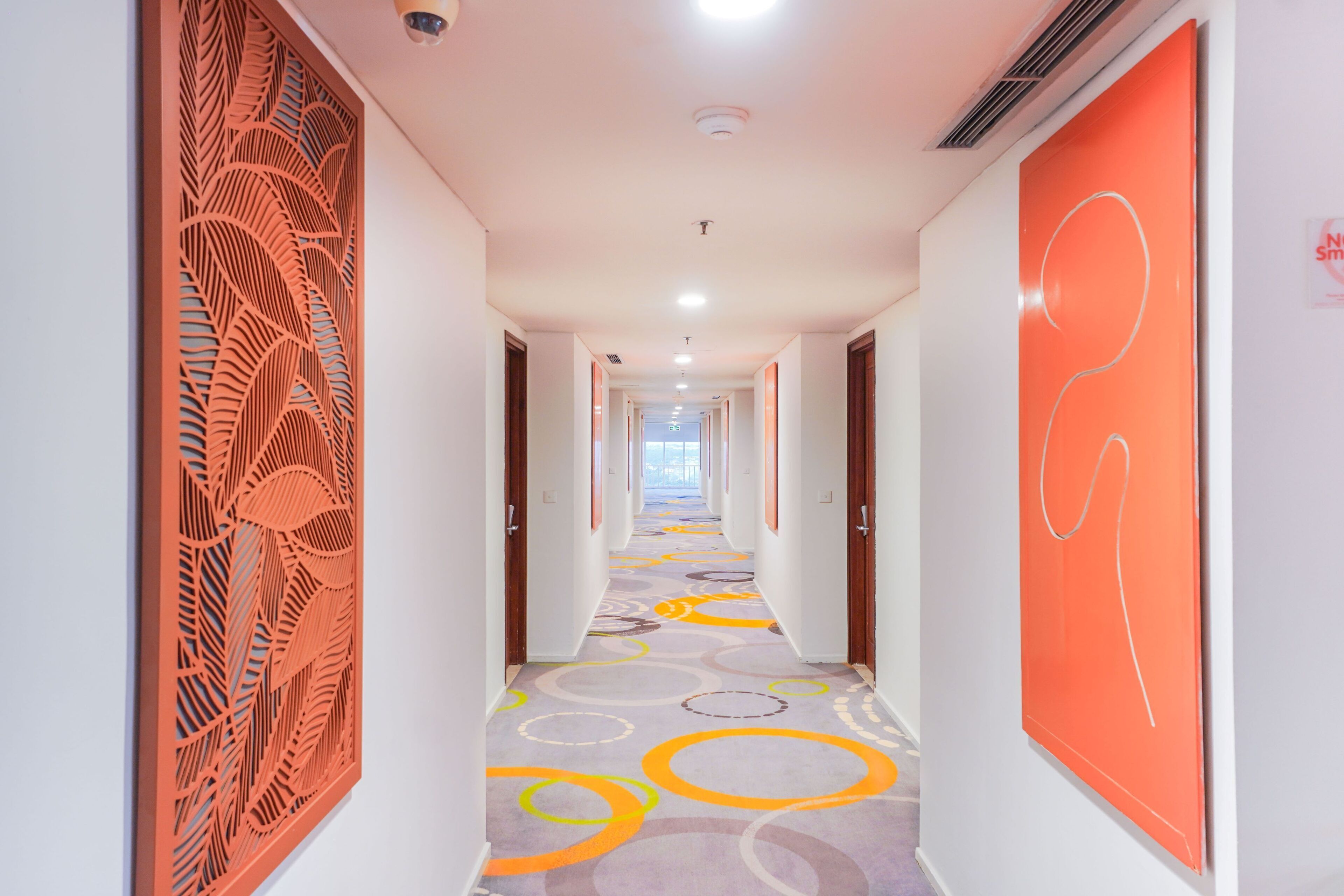 room (harris) | minibar, in-room safe, desk, soundproofing