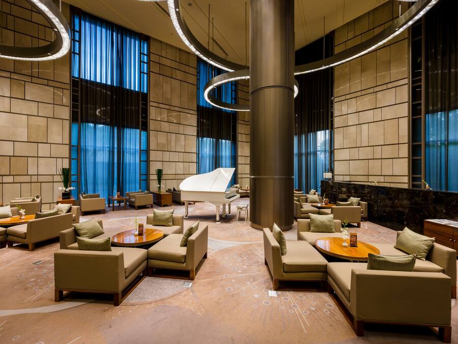 Lobby lounge