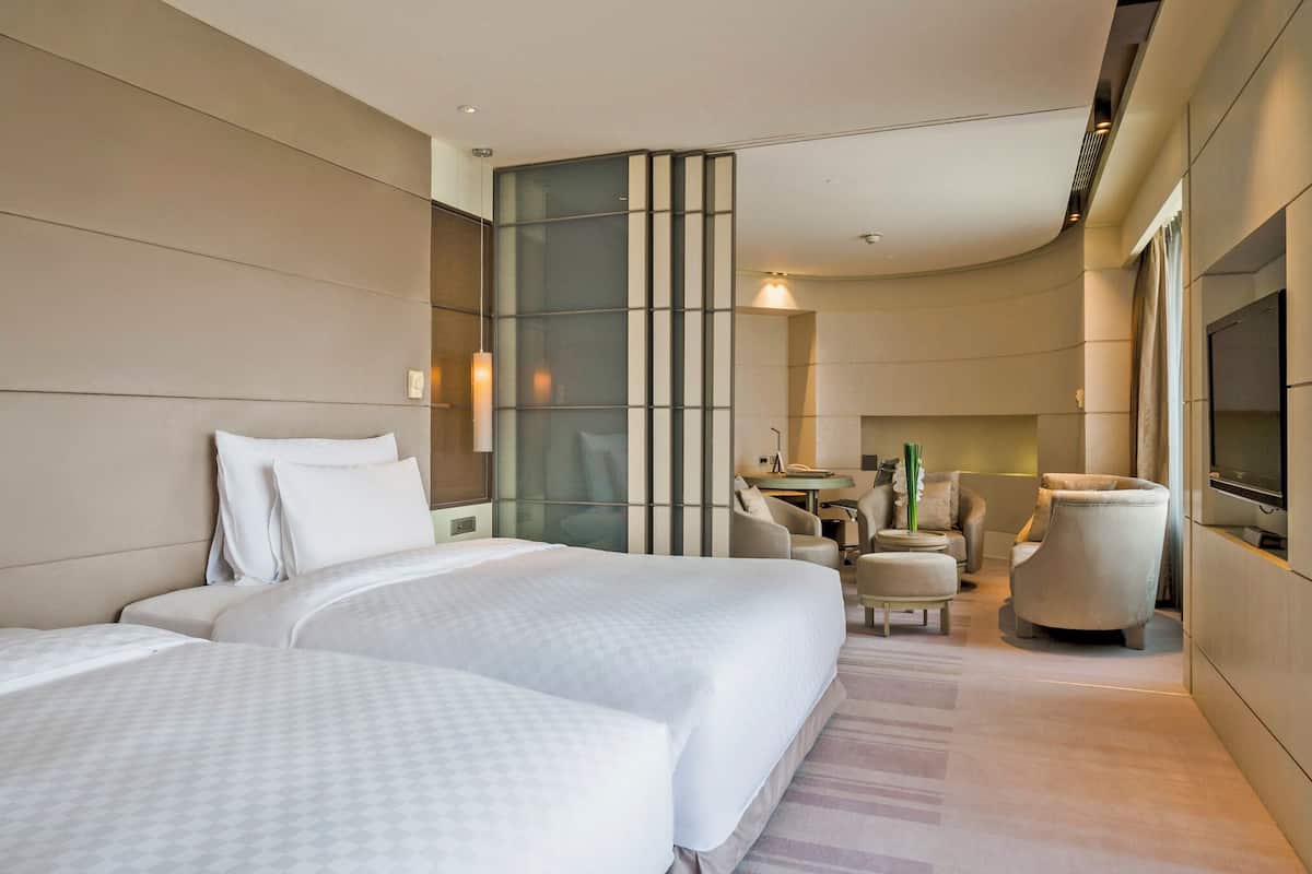 New Year Suite Package (2 Queen Beds)