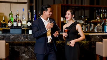 Bar (trong khuôn viên)