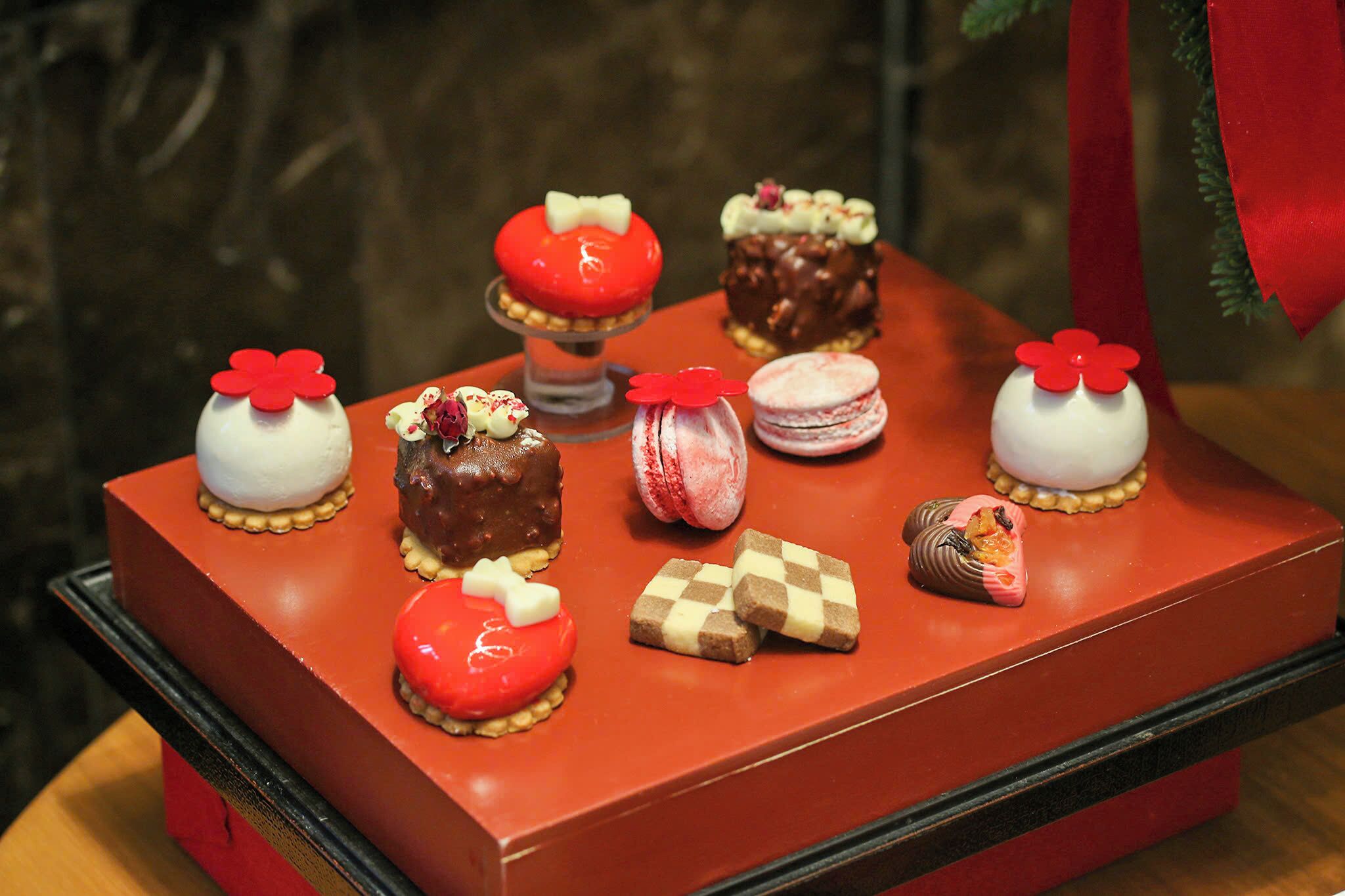 Deluxe Room(Free Daily Afternoon Tea) | Minibar, in-room safe, desk, blackout drapes