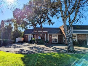 Property grounds - Arkana Motor Inn & Terrace Apartments (Mount Gambier)
