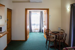 Front Terrace Apartments | Living area | LCD TV - Arkana Motor Inn & Terrace Apartments (Mount Gambier)