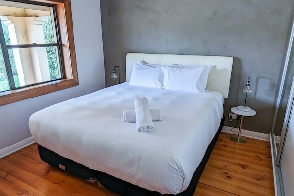 Casa família | Ferros/tábuas de passar roupa, Wi-Fi de cortesia, roupa de cama