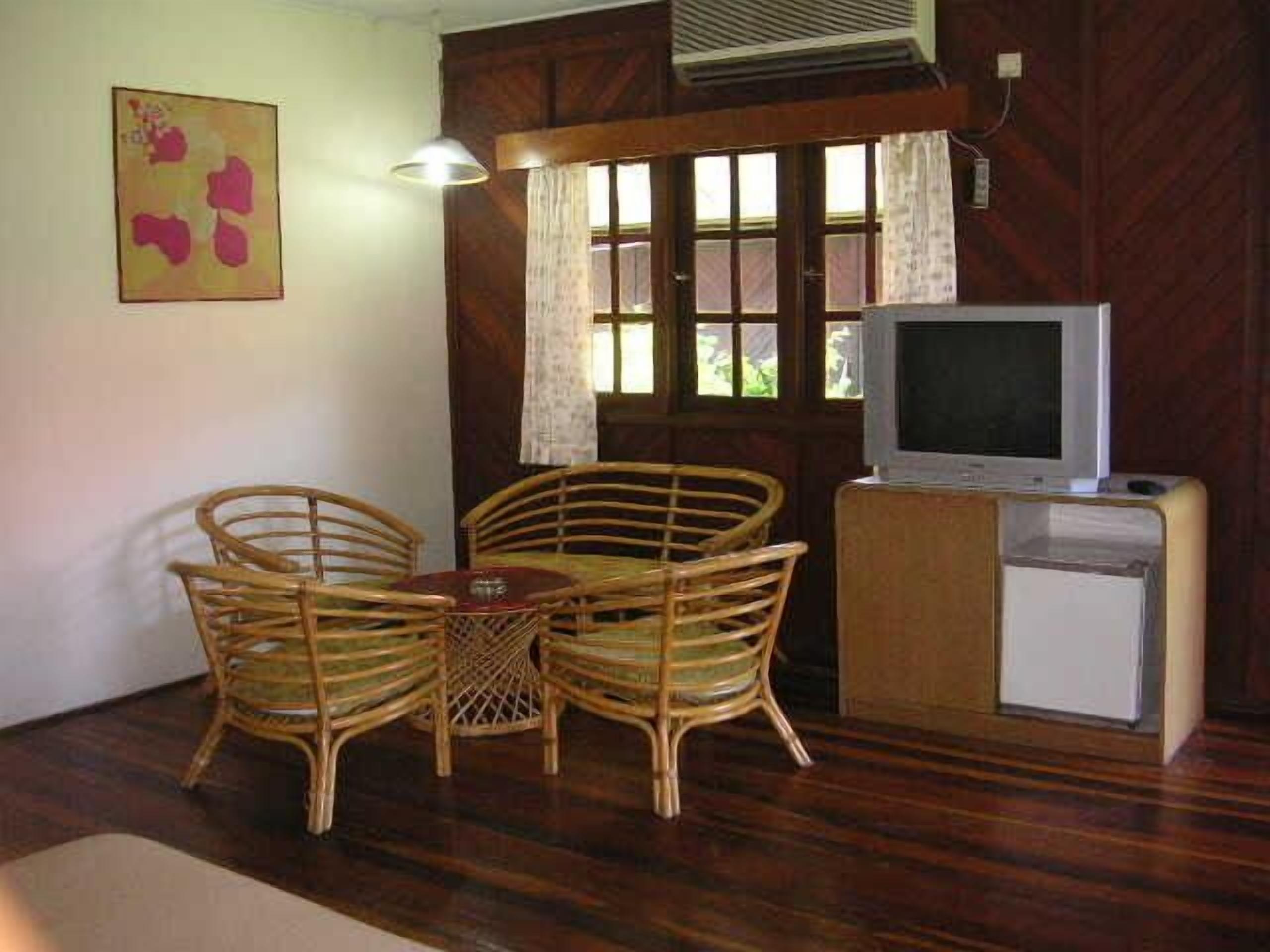 Habitación estándar, 1 cama Queen size | Área de sala de estar