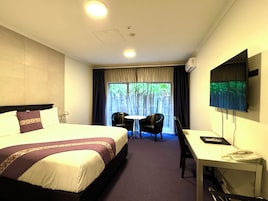 行政开间, 无烟房, 简易厨房 | 高档床上用品、办公桌、隔音、熨斗/熨衣板