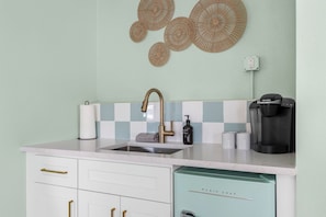 Coffee/tea maker, freezer, ice maker - Hotel Cabana Clearwater Beach (Clearwater Beach)