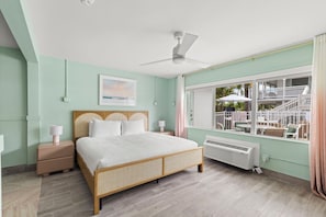 Habitación doble, 1 cama King size y sofá cama, con acceso para personas discapacitadas | Ropa de cama de alta calidad, edredón y camas con pillow-top