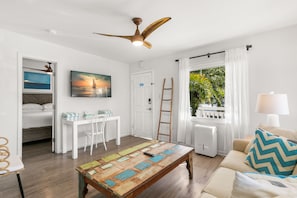 Flat-screen TV - Hotel Cabana Clearwater Beach (Clearwater Beach)