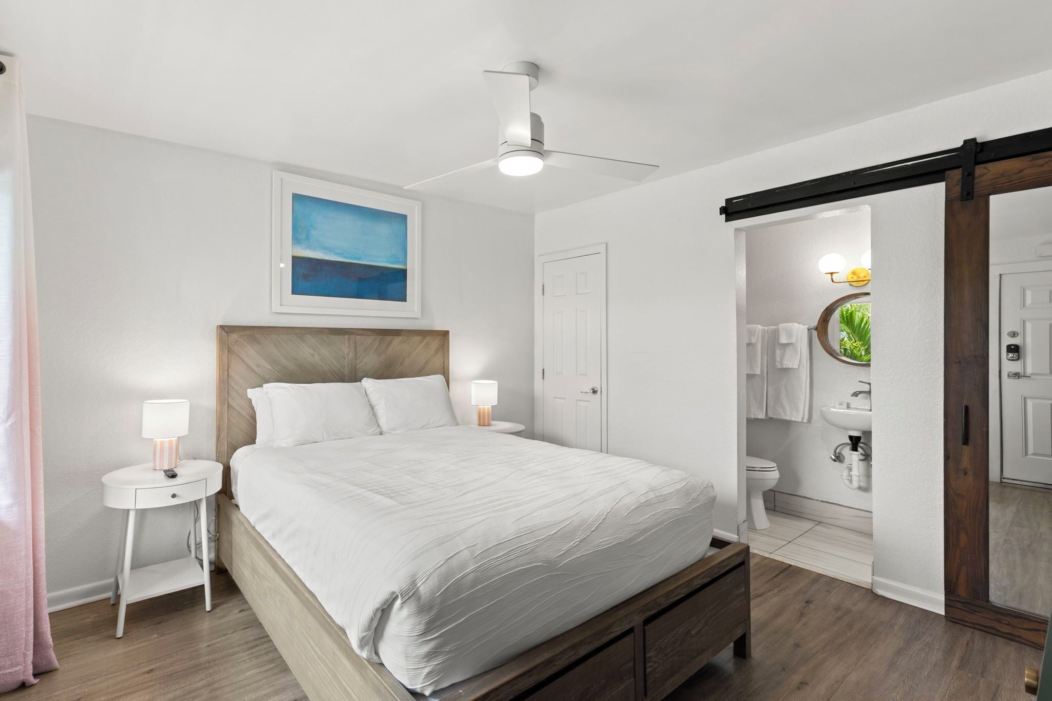 South Petite Room | Premium bedding, down comforters, pillowtop beds, free WiFi