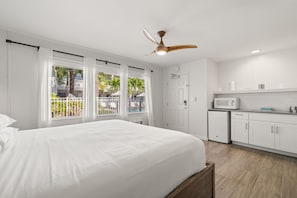 Quarto casal, 1 cama King e sofá-cama, acessível | Vista do quarto