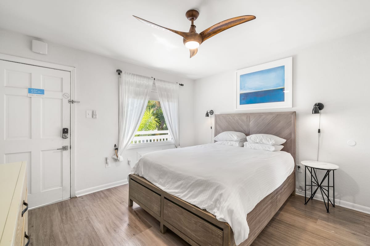 South Petite Room