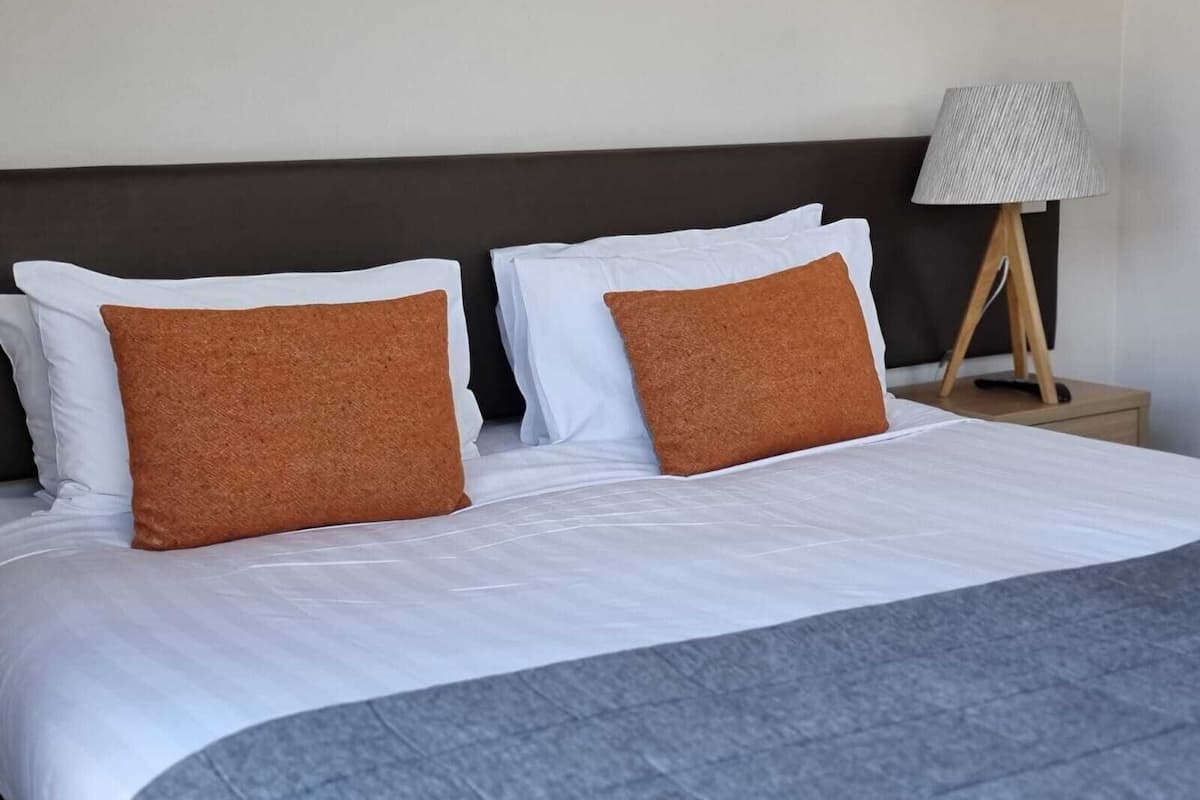 apartment | 1 bedroom, individually decorated, individually furnished