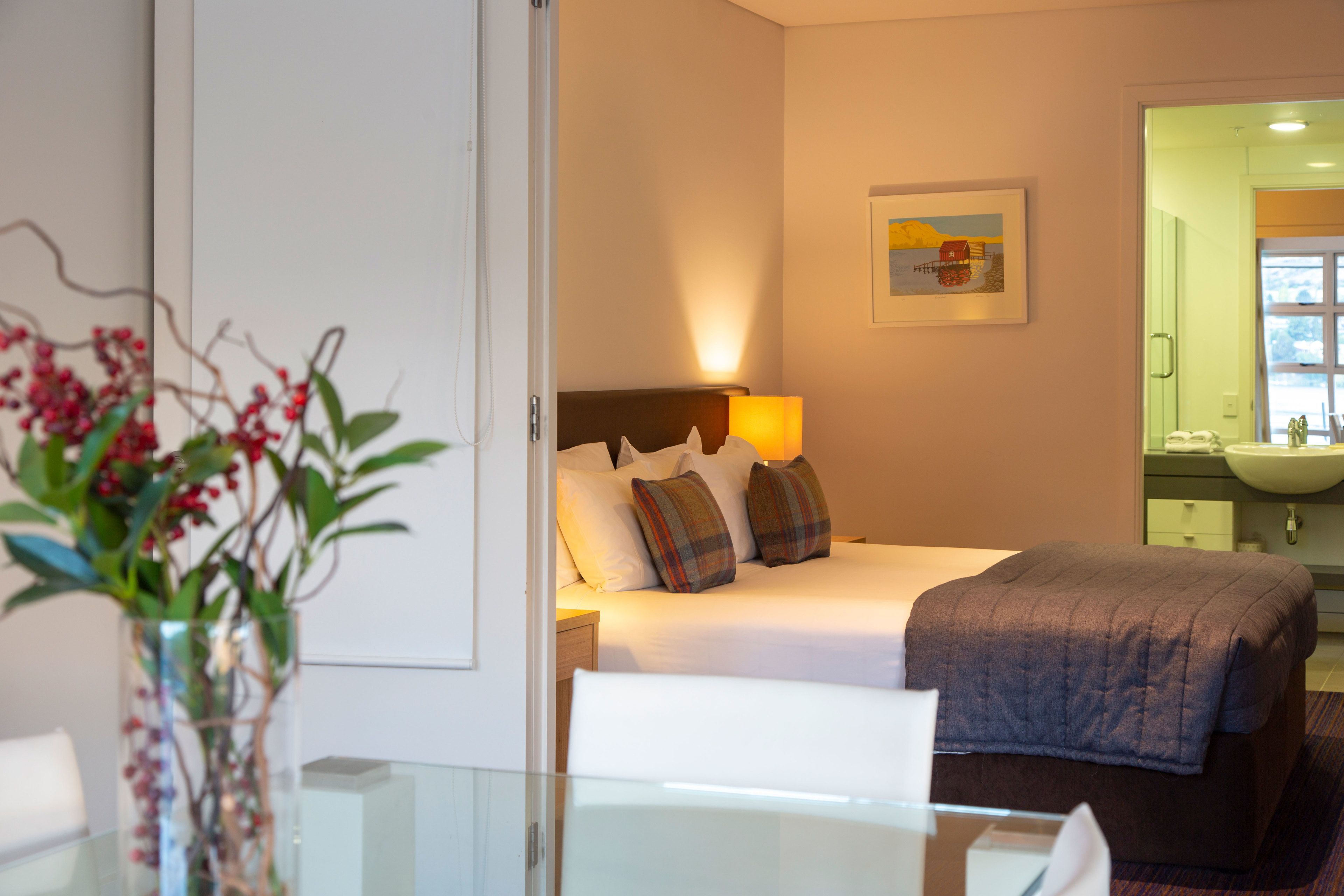 1 bedroom, individually decorated, individually furnished