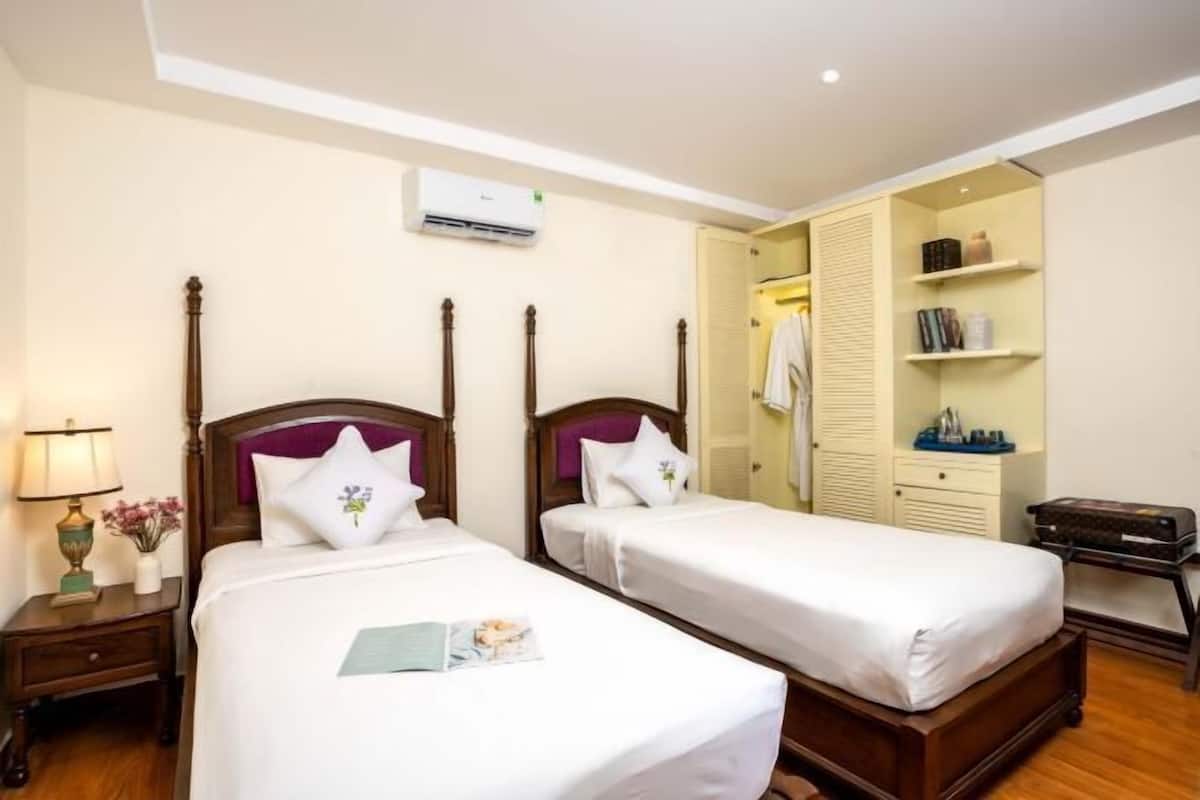 1 bedroom, premium bedding, memory-foam beds, minibar