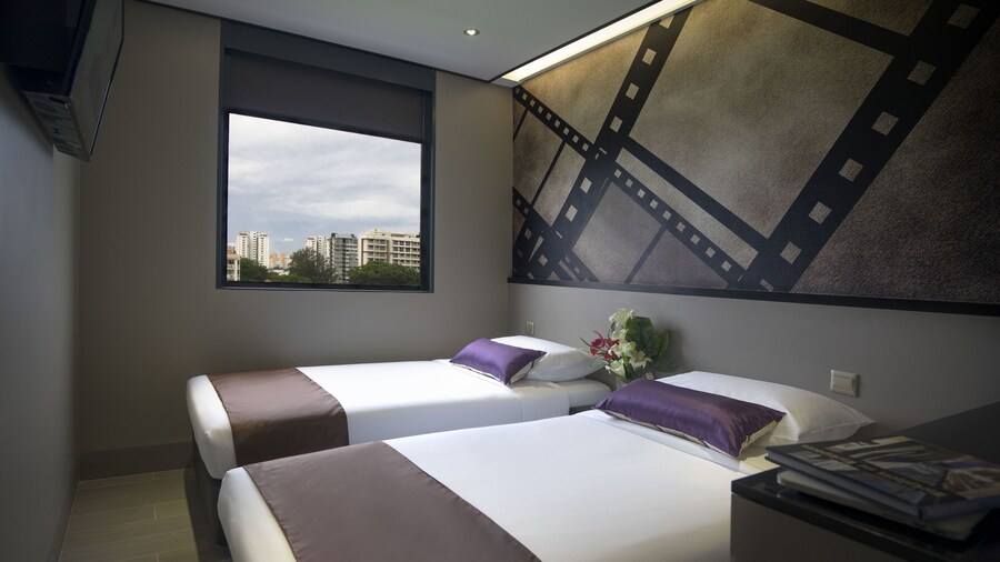 Hotel 81 Premier Hollywood