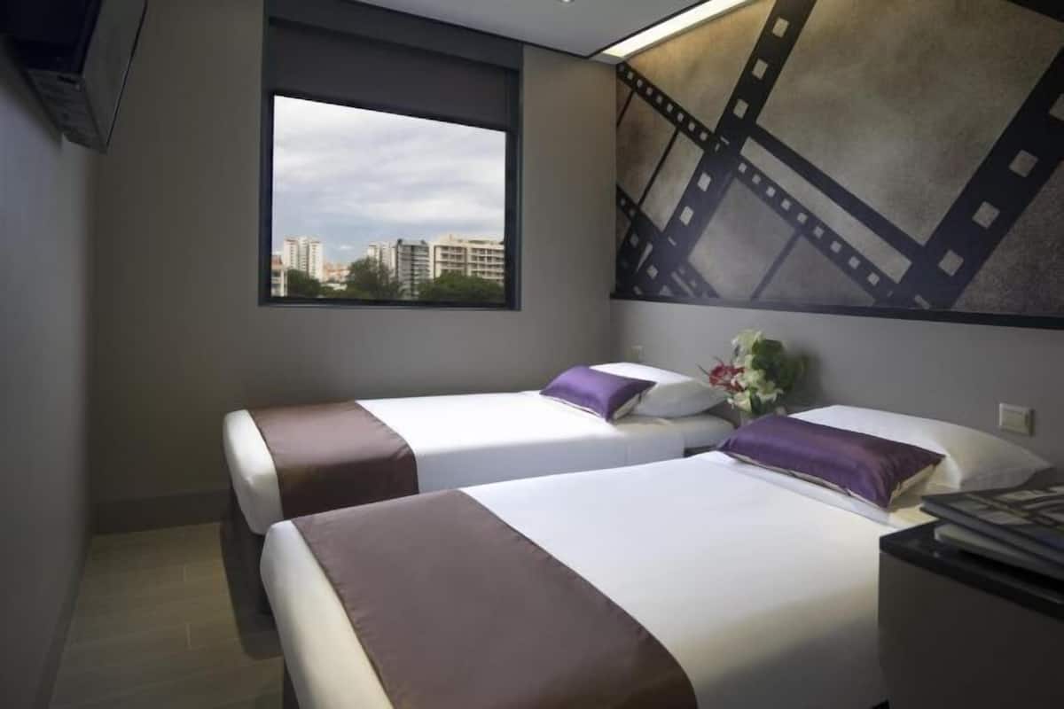 Escrivaninha, Wi-Fi de cortesia, roupa de cama