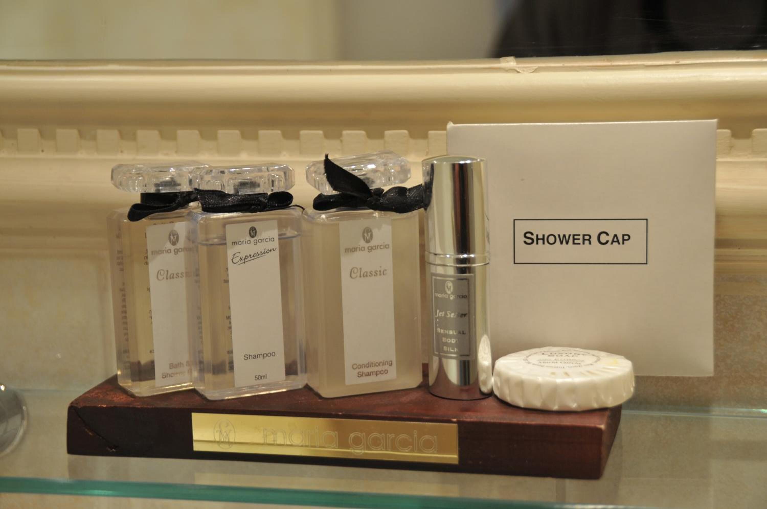 separate bathtub and shower, deep-soaking bathtub, free toiletries