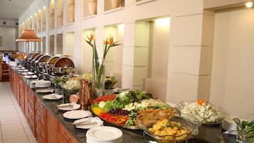 Breakfast, lunch, dinner served; international cuisine