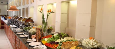 FrĂŒhstĂŒck, Mittagessen, Abendessen, internationale KĂŒche