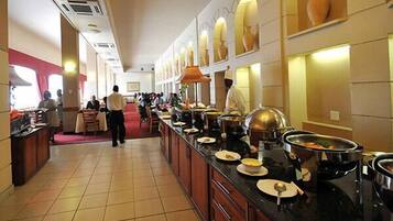 Daily buffet breakfast (ZAR 120.00 per person)